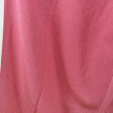 Load image into Gallery viewer, 江戸小紋 鮫文 赤桃色 袷 広衿 紋なし 正絹 カジュアル 仕立て上がり着物 身丈158cm