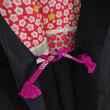 Load image into Gallery viewer, 羽織 アンティーク 長羽織 正絹 黒色 花地紋 レトロ 大正ロマン モダン 一つ紋 羽織紐付き 身丈80cm