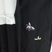 Load image into Gallery viewer, 羽織 正絹 友禅染 芝草に菖蒲 黒色 絵羽柄 一つ紋 着物コート 和装 ちりよけ 身丈81cm