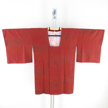 Load image into Gallery viewer, 道行 膨れ織 飾り市松 赤茶色 正絹 着物コート 和装用 ちりよけ 身丈94cm