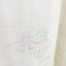 Load image into Gallery viewer, 襦袢 花籠地紋 暈し 薄桃橙色 正絹 バチ衿 袖無双 長襦袢 仕立て上がり 女性着物用 身丈125cm