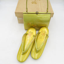 Load image into Gallery viewer, 草履・バッグセット イエローグリーン 金 エナメル 菊 Mサイズ 23.5cm 箱付き フォーマル 訪問着用