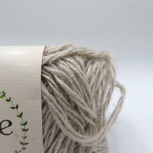 Load image into Gallery viewer, 毛糸 ジュート 黄麻糸100% 日本製 サマーヤーン 色番7×5玉 1玉25g 糸長約22m 並太 春夏毛糸 薄茶色 編み物 ハンドメイド 未使用品
