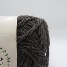 Load image into Gallery viewer, 毛糸 ジュート 黄麻糸100% 日本製 サマーヤーン 色番9×5玉 1玉25g 糸長約22m 並太 春夏毛糸 グレー色 編み物 ハンドメイド 未使用品