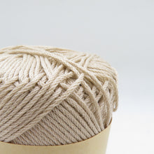 Load image into Gallery viewer, SKIYARN スキーヤーン 毛糸 スキー スーピマコットン 色番5002×2玉 色番5004×2玉 1玉30g 糸長約98m 綿100% 春夏毛糸 白色 茶色 手編み糸 未使用品