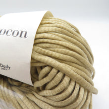 Load image into Gallery viewer, 毛糸 Daily yarn「cocon ココン」オカダヤ okadaya 2番色×5玉 1玉40g巻 約42m バニラクリーム 春夏毛糸 リリヤーン 未使用品