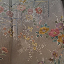 画像をギャラリービューアに読み込む, 訪問着 刺繍 ぼかしに花文様 緑色 茶色 袷 広衿 正絹 一つ紋 五三桐文 仕立て上がり着物 身丈156cm