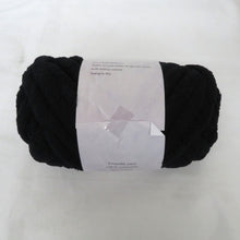 Load image into Gallery viewer, 毛糸 ブランケット用 超極太毛糸 2玉セット 250g玉巻 約21m ブラック ポリエステル シェニールヤーン 未使用品
