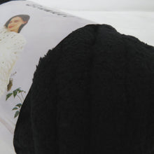 Load image into Gallery viewer, 毛糸 ブランケット用 超極太毛糸 2玉セット 250g玉巻 約21m ブラック ポリエステル シェニールヤーン 未使用品