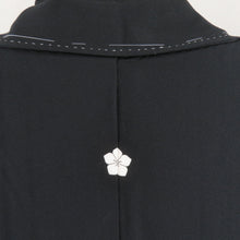 Load image into Gallery viewer, 黒留袖 箔 刺繍 菊に牡丹文様 正絹 比翼付 桔梗紋 作家物 落款付 袷 広衿 礼装着物 フォーマル 仕立て上がり 身丈160cm