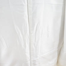 Load image into Gallery viewer, 小紋 桜文様 袷 広衿 薄灰色 正絹 仕立て上がり カジュアル着物 身丈159cm