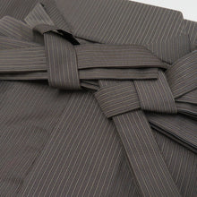 Load image into Gallery viewer, 袴 男性用 正絹 馬乗袴 紐下約80cm 茶色 縞文様 男物はかま 礼装 仕立て上がり