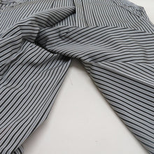 Load image into Gallery viewer, 袴 男性用 馬乗袴 紐下約83cm ポリエステル 洗える 黒色 灰色 縞文様 男物はかま 礼装 仕立て上がり