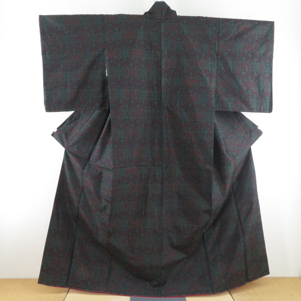 紬 着物 よこそ大島紬 亀甲幾何学文様 袷 広衿 黒緑色 正絹 カジュアル