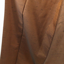 Load image into Gallery viewer, 紬 着物 節紬織 斜め格子 橙茶色 正絹 袷 広衿 カジュアル 仕立て上がり着物 身丈159cm