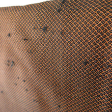 Load image into Gallery viewer, 紬 着物 節紬織 斜め格子 橙茶色 正絹 袷 広衿 カジュアル 仕立て上がり着物 身丈159cm