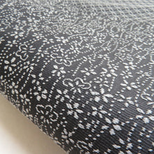 画像をギャラリービューアに読み込む, 御召 織文様 伊勢型織 織座小紋 正絹 灰黒色 袷 広衿 紋なし カジュアル 仕立て上がり着物 丹後ちりめん 身丈158cm