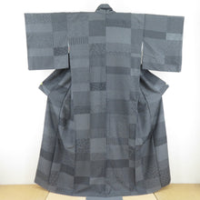 画像をギャラリービューアに読み込む, 御召 織文様 伊勢型織 織座小紋 正絹 灰黒色 袷 広衿 紋なし カジュアル 仕立て上がり着物 丹後ちりめん 身丈158cm