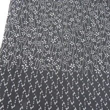画像をギャラリービューアに読み込む, 御召 織文様 伊勢型織 織座小紋 正絹 灰黒色 袷 広衿 紋なし カジュアル 仕立て上がり着物 丹後ちりめん 身丈158cm
