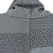画像をギャラリービューアに読み込む, 御召 織文様 伊勢型織 織座小紋 正絹 灰黒色 袷 広衿 紋なし カジュアル 仕立て上がり着物 丹後ちりめん 身丈158cm