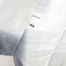 画像をギャラリービューアに読み込む, 御召 織文様 伊勢型織 織座小紋 正絹 灰黒色 袷 広衿 紋なし カジュアル 仕立て上がり着物 丹後ちりめん 身丈158cm