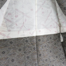 Load image into Gallery viewer, 紬 着物 紬 アンサンブル 羽織付 幾何学文様 袷 広衿 灰色 正絹 カジュアル 仕立て上がり 身丈154cm