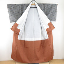 Load image into Gallery viewer, 紬 着物 紬 アンサンブル 羽織付 幾何学文様 袷 広衿 灰色 正絹 カジュアル 仕立て上がり 身丈154cm