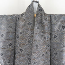 Load image into Gallery viewer, 紬 着物 紬 アンサンブル 羽織付 幾何学文様 袷 広衿 灰色 正絹 カジュアル 仕立て上がり 身丈154cm
