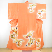 Load image into Gallery viewer, 訪問着 金駒刺繍 箔 菊文様 紗綾型地紋 橙色 袷 広衿 正絹 紋なし 仕立て上がり着物 身丈160cm