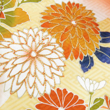 Load image into Gallery viewer, 訪問着 金駒刺繍 箔 菊文様 紗綾型地紋 橙色 袷 広衿 正絹 紋なし 仕立て上がり着物 身丈160cm