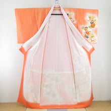 Load image into Gallery viewer, 訪問着 金駒刺繍 箔 菊文様 紗綾型地紋 橙色 袷 広衿 正絹 紋なし 仕立て上がり着物 身丈160cm