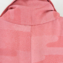 Load image into Gallery viewer, 江戸小紋 付下げ柄 寄せ柄 赤桃色 袷 広衿 紋なし 作家物 落款付 正絹 カジュアル 仕立て上がり着物 身丈152cm
