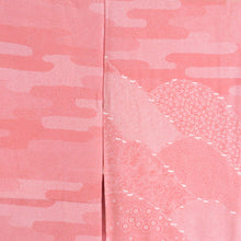 Load image into Gallery viewer, 江戸小紋 付下げ柄 寄せ柄 赤桃色 袷 広衿 紋なし 作家物 落款付 正絹 カジュアル 仕立て上がり着物 身丈152cm