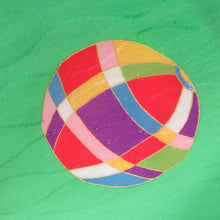 Load image into Gallery viewer, 子供着物 女の子用 四つ身 襦袢セット 箔 毬文様 緑色 正絹 袷 フォーマル 子供きもの 女児 七五三 祝着 身丈97cm