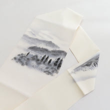 画像をギャラリービューアに読み込む, 名古屋帯 染帯 正絹 風景柄 水墨画調 お太鼓柄 白x黒 縮緬 カジュアル 長さ369cm