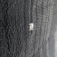 画像をギャラリービューアに読み込む, 紬 着物 縦柄模様 黒色x灰色 袷 広衿 正絹 カジュアル着物 仕立て上がり 身丈151cm