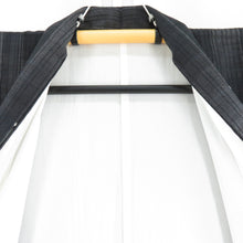 画像をギャラリービューアに読み込む, 紬 着物 縦柄模様 黒色x灰色 袷 広衿 正絹 カジュアル着物 仕立て上がり 身丈151cm