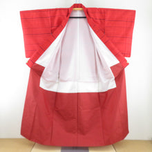 画像をギャラリービューアに読み込む, 紬 着物 亀甲に縞模様 赤色x黒色 正絹 袷 バチ衿 カジュアル 仕立て上がり着物 身丈154cm