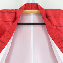 画像をギャラリービューアに読み込む, 紬 着物 亀甲に縞模様 赤色x黒色 正絹 袷 バチ衿 カジュアル 仕立て上がり着物 身丈154cm