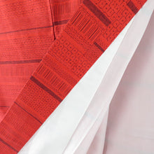 画像をギャラリービューアに読み込む, 紬 着物 亀甲に縞模様 赤色x黒色 正絹 袷 バチ衿 カジュアル 仕立て上がり着物 身丈154cm