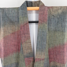 画像をギャラリービューアに読み込む, 紬 着物 紬 たてわく織文様 ぼかし グレーxレッドxブルー 正絹 袷 バチ衿 カジュアル 仕立て上がり着物 身丈150cm