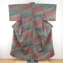 画像をギャラリービューアに読み込む, 紬 着物 紬 たてわく織文様 ぼかし グレーxレッドxブルー 正絹 袷 バチ衿 カジュアル 仕立て上がり着物 身丈150cm
