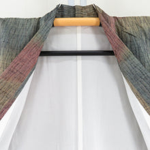 画像をギャラリービューアに読み込む, 紬 着物 紬 たてわく織文様 ぼかし グレーxレッドxブルー 正絹 袷 バチ衿 カジュアル 仕立て上がり着物 身丈150cm