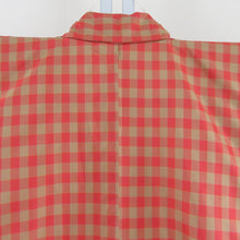 画像をギャラリービューアに読み込む, 紬 着物 市松模様 正絹 薄茶色xオレンジ色 袷 広衿 カジュアル 仕立て上がり着物 身丈156cm