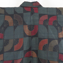 画像をギャラリービューアに読み込む, 紬 着物 大島紬 市松に扇子模様 黒色x深緑色x多色 正絹 袷 バチ衿 カジュアル 仕立て上がり着物 身丈156cm