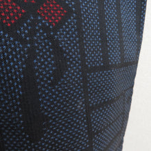 画像をギャラリービューアに読み込む, 紬 着物 幾何学模様に花模様 紺色x黒色x赤色 正絹 袷 バチ衿 カジュアル 仕立て上がり着物 身丈161cm