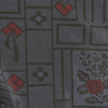 画像をギャラリービューアに読み込む, 紬 着物 幾何学模様に花模様 紺色x黒色x赤色 正絹 袷 バチ衿 カジュアル 仕立て上がり着物 身丈161cm