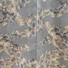 画像をギャラリービューアに読み込む, 紬 着物 雲取りに風景模様 クリーム色x灰色 正絹 袷 広衿 カジュアル 仕立て上がり着物 身丈156cm