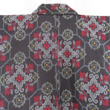 画像をギャラリービューアに読み込む, 紬 着物 華文模様 黒色x赤色x灰色 正絹 袷 広衿 カジュアル 仕立て上がり着物 身丈155cm