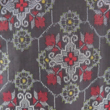 画像をギャラリービューアに読み込む, 紬 着物 華文模様 黒色x赤色x灰色 正絹 袷 広衿 カジュアル 仕立て上がり着物 身丈155cm